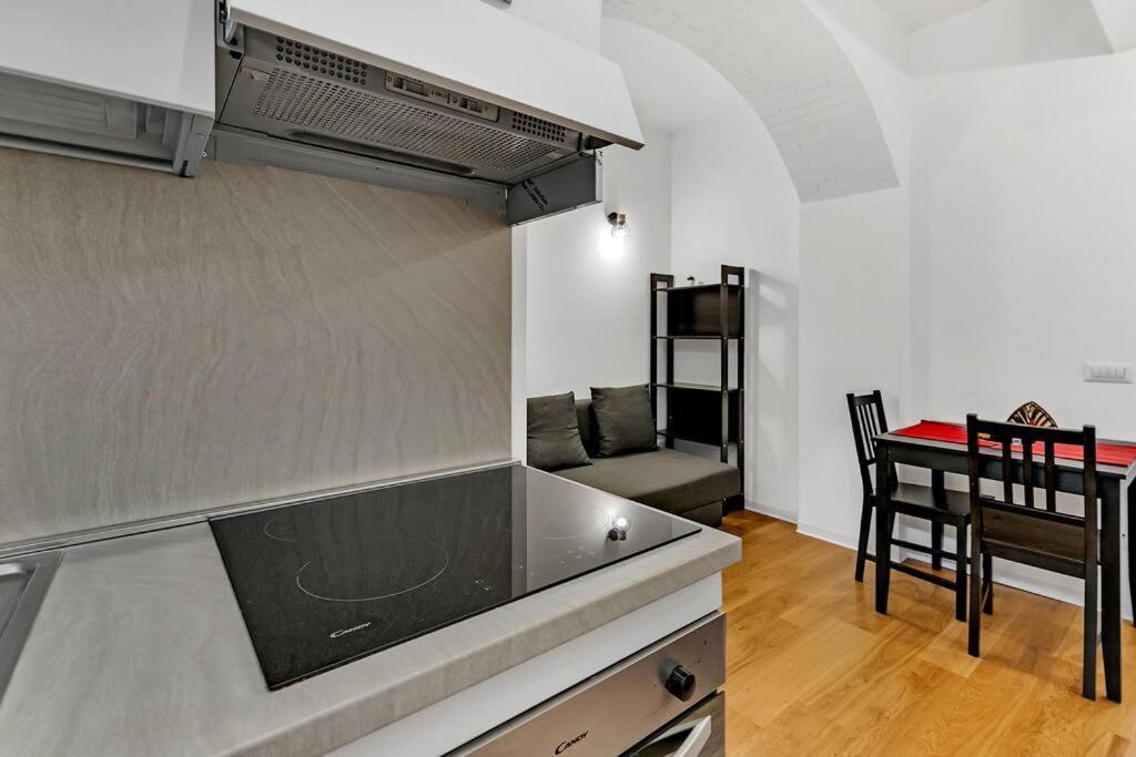 Alessia'S Flat - San Luigi Apartment Milan Bagian luar foto