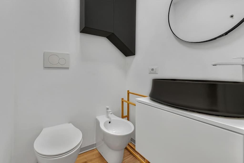 Alessia'S Flat - San Luigi Apartment Milan Bagian luar foto