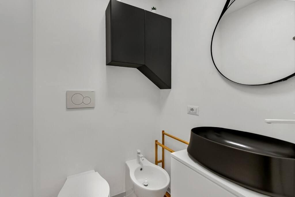Alessia'S Flat - San Luigi Apartment Milan Bagian luar foto